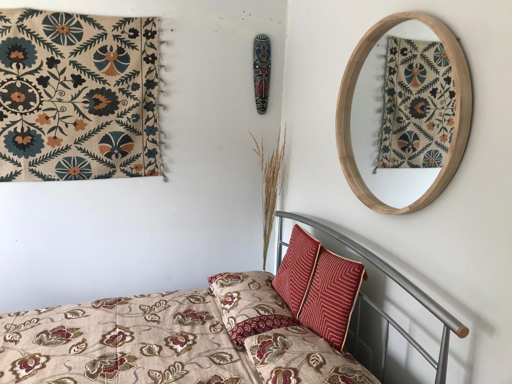 Cozy Double Bedroom In Stunning Bungalow On River Thames - Near Thorpe Park/Royal Holloway University/20Mins From Heathrow Staines-upon-Thames Exterior foto