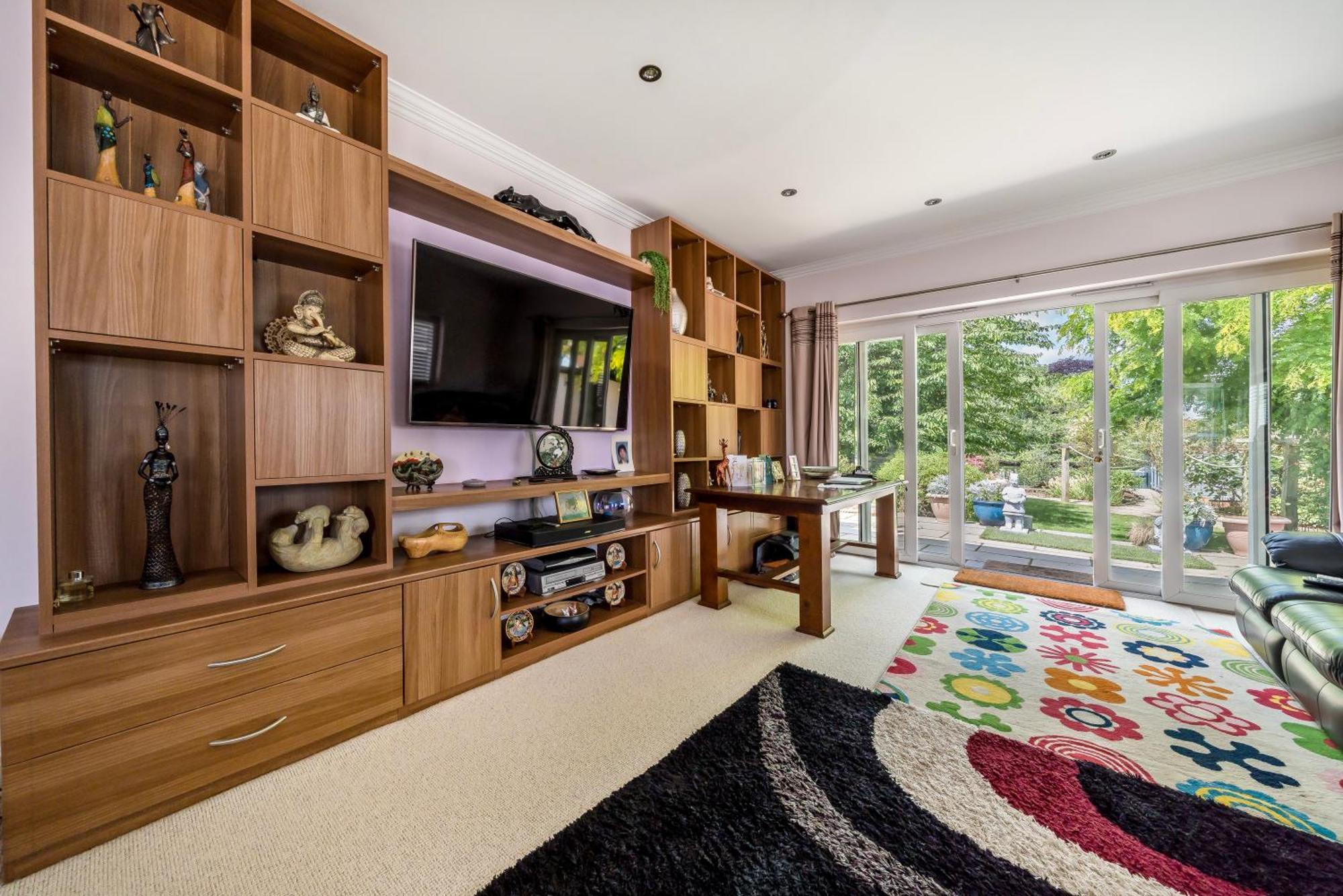 Cozy Double Bedroom In Stunning Bungalow On River Thames - Near Thorpe Park/Royal Holloway University/20Mins From Heathrow Staines-upon-Thames Exterior foto